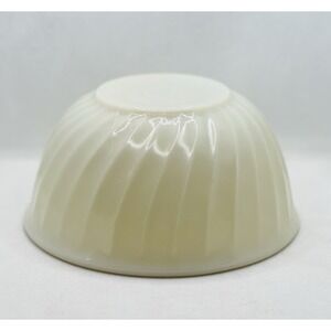 Vintage Fire King White Swirl Bowl 7" Excellent Condition